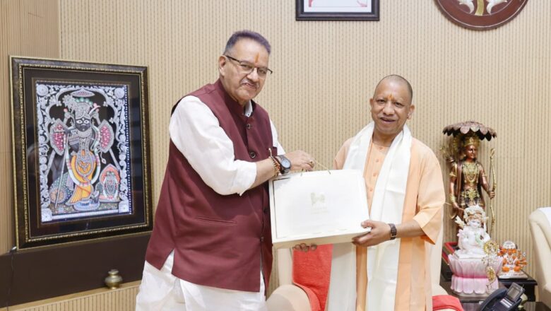 लखनऊ में मंत्री गणेश जोशी और मुख्यमंत्री योगी आदित्यनाथ के बीच शिष्टाचार भेंट, समसामयिक मुद्दों पर भी हुई अहम चर्चा