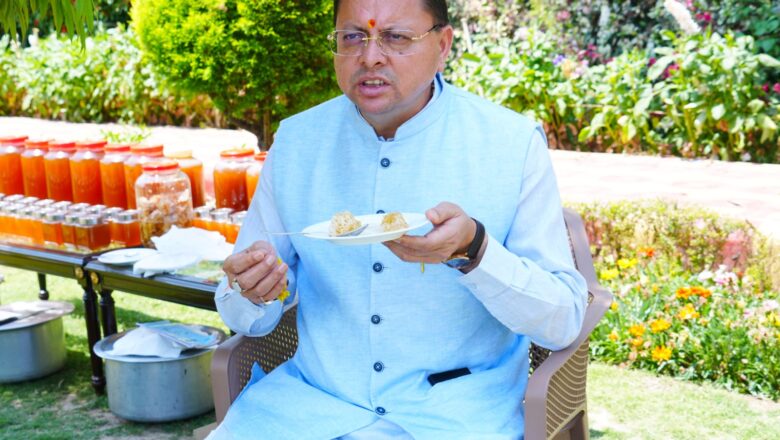 मुख्यमंत्री धामी ने यह भी कहा कि मुख्यमंत्री स्वरोजगार योजना के अंतर्गत मधुमक्खी पालन को प्राथमिकता दी जाएगी और इससे जुड़े किसानों एवं उद्यमियों को विशेष सब्सिडी प्रदान करने की व्यवस्था की जाएगी