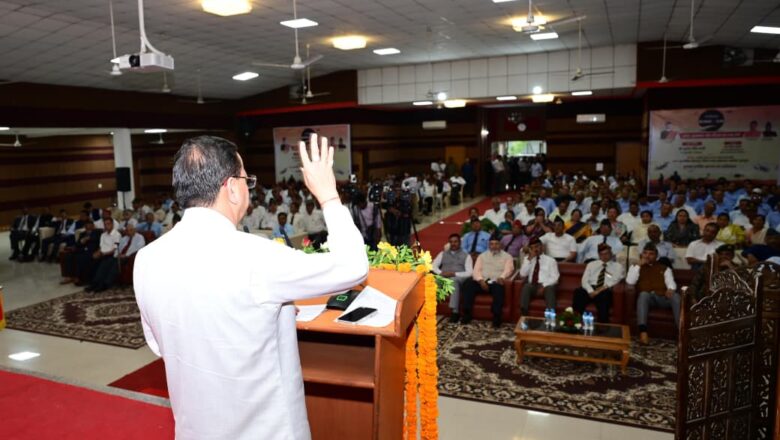 मुख्यमंत्री धामी ने कहा कि भारत रक्षा क्षेत्र में आत्मनिर्भर बनने के साथ कई अन्य देशों को भी रक्षा उपकरणों और संसाधनों का निर्यात कर रहा है